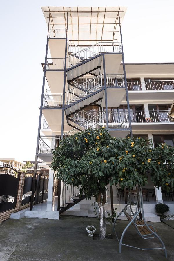 Отель "Дея" Gagra Exterior photo